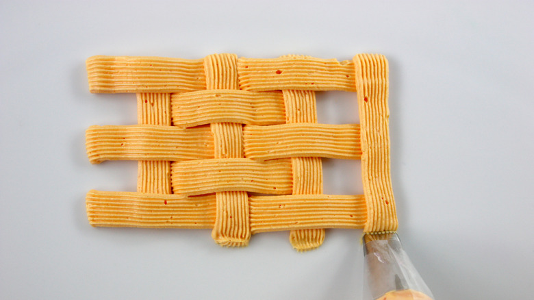 Piping basketweave design