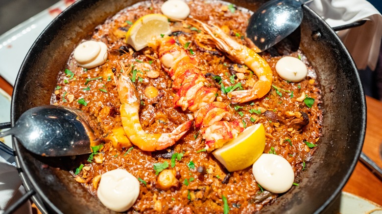 paella with shrimp