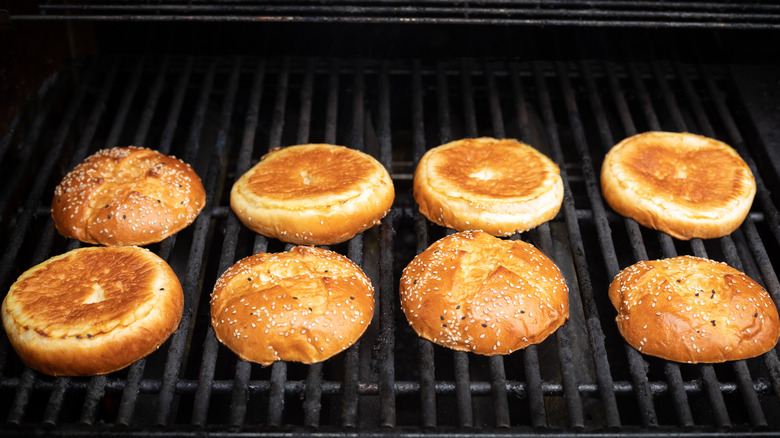 toasting burger buns