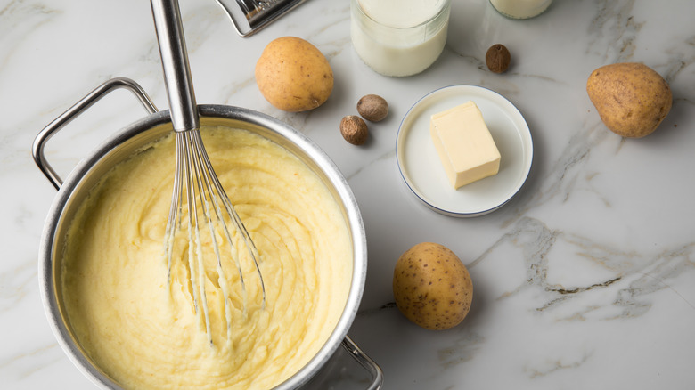 Ingredients for nutmeg mashed potatoes