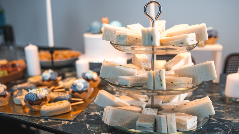 Sweet and savory serving stand