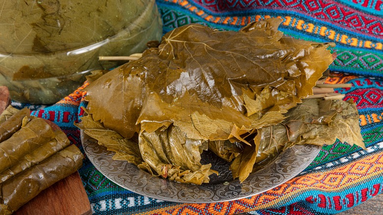 grape leaves plate 