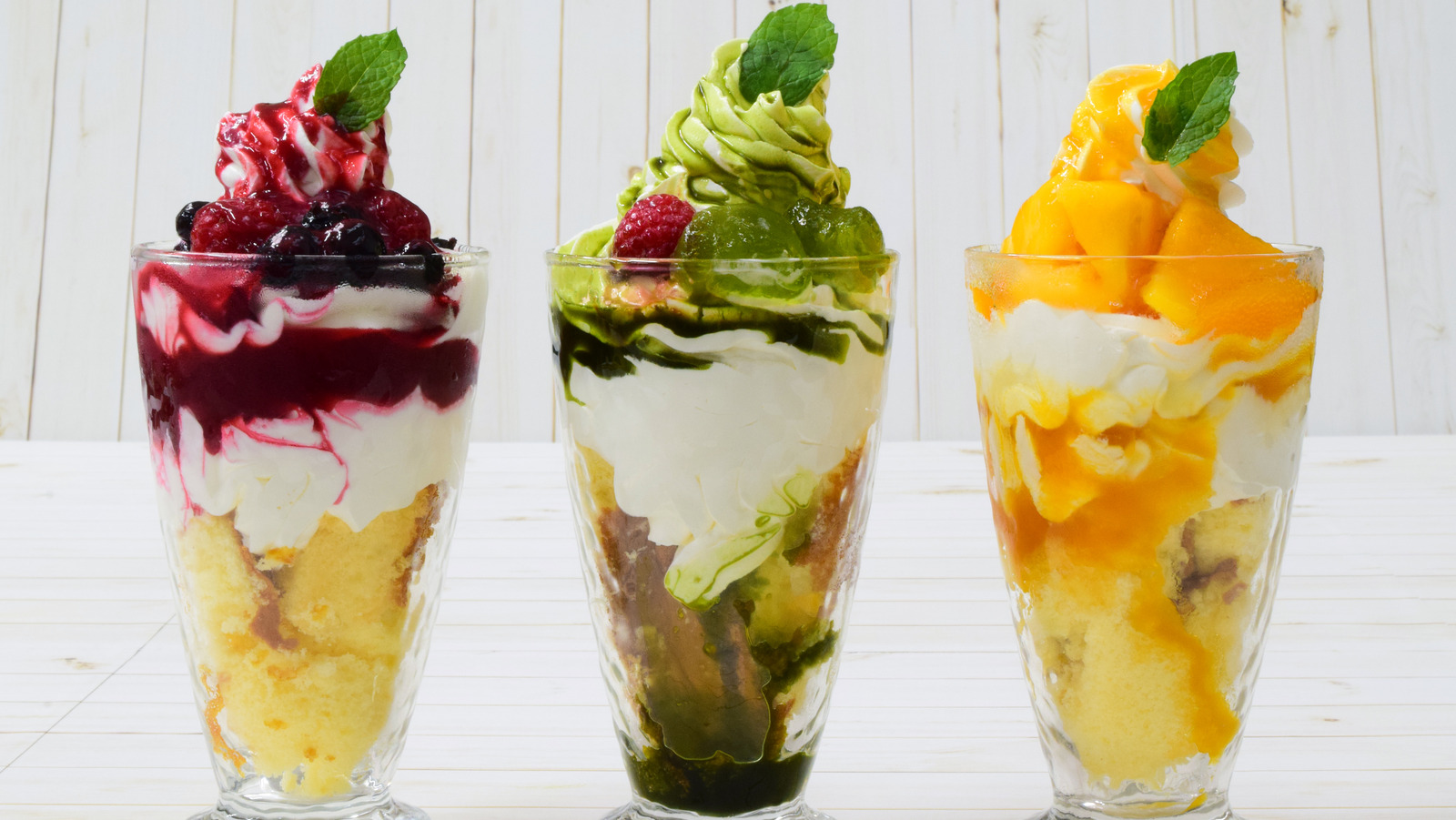 https://www.tastingtable.com/img/gallery/12-tips-you-need-to-build-a-better-parfait/l-intro-1677860283.jpg