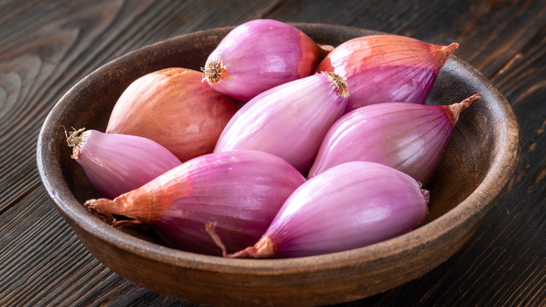 purple shallots wooden bowl 