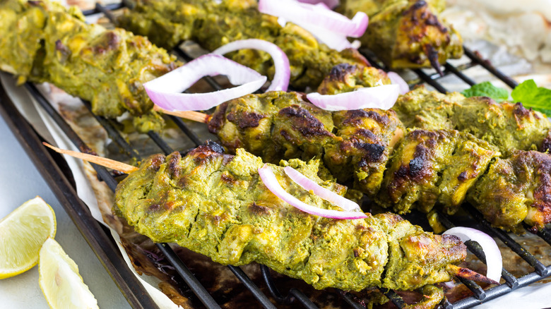 Hariyali chicken kebabs with onion