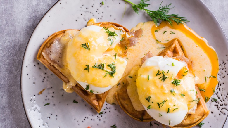 waffle eggs benedict