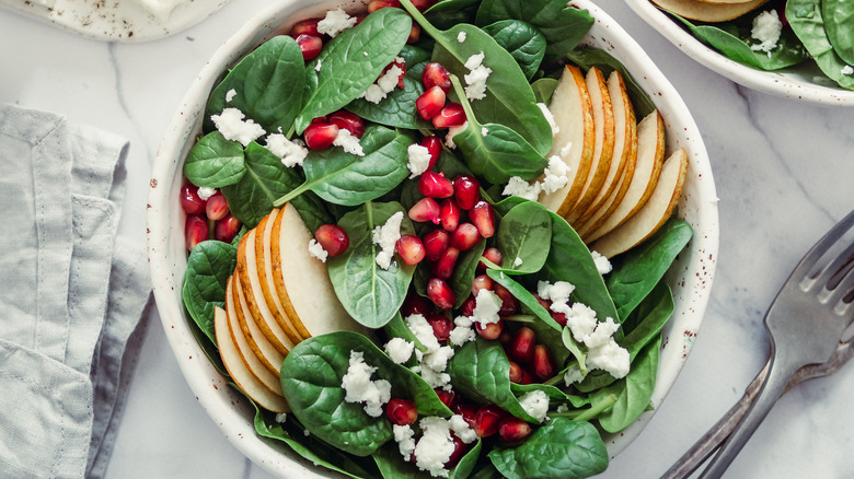 Spinach salad with cottage cheese