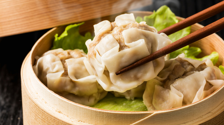 Steamed dumplings in a basket