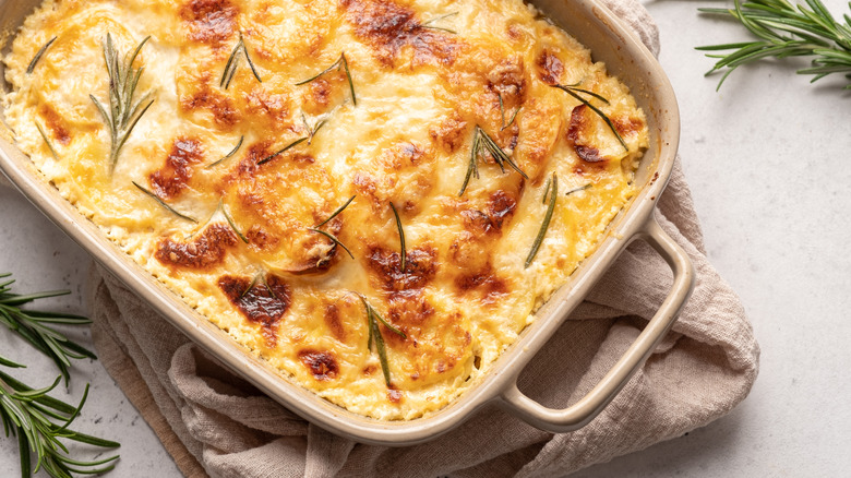 Au gratin potato with cream 