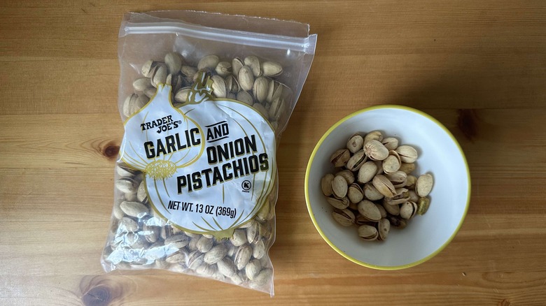 Garlic and onion pistachios