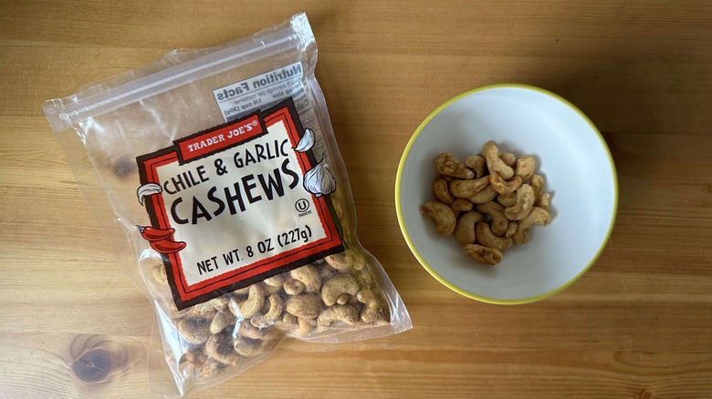 Chile and garlic cashews