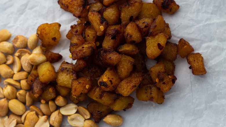 Kelewele with peanuts