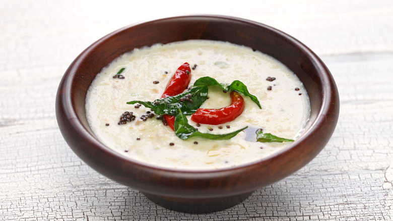 Coconut chutney with curry leaves and chile peppers