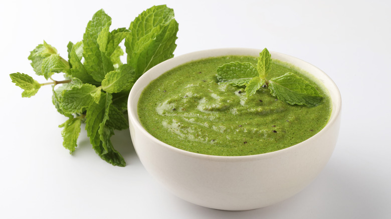 Green chutney with mint