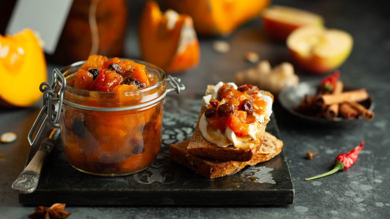 Raisin chutney in jar with toast