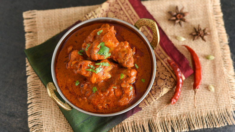 Chicken vindaloo on tablecloth