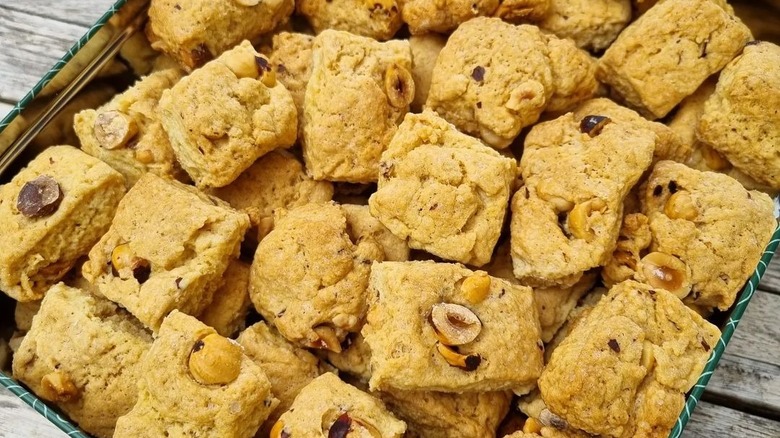 box with canistrelli nut cookies