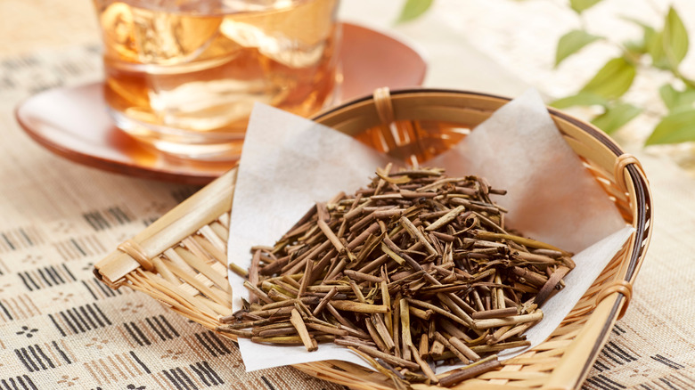 Bancha leaves with tea cup