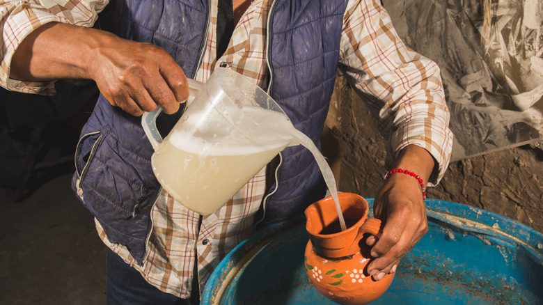 Pouring pulque into jar