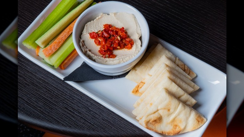 Hummus plate with cut pitas