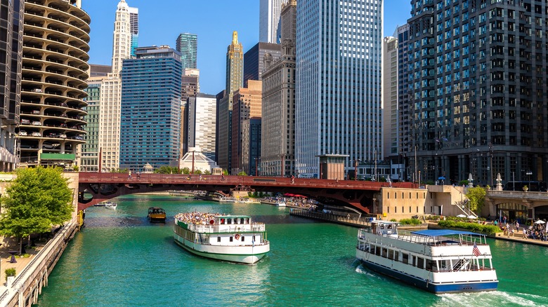 Chicago River cruises