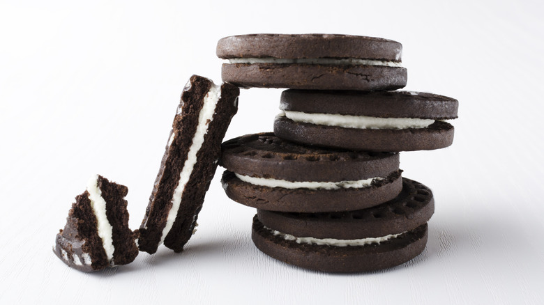 stack of Oreo-style cookies