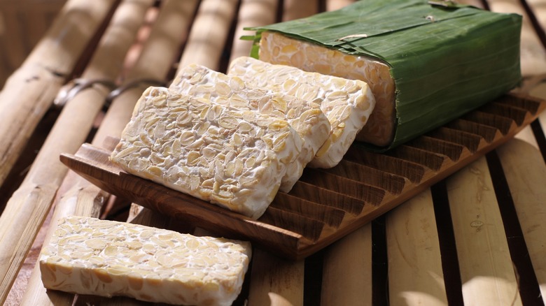 Sliced tempeh on bamboo table