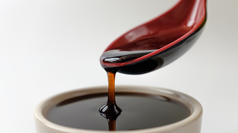 Soy sauce pouring