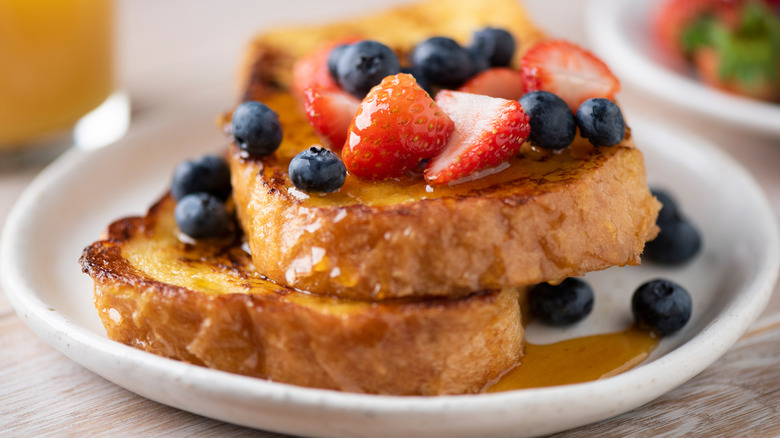 French toast with fruit