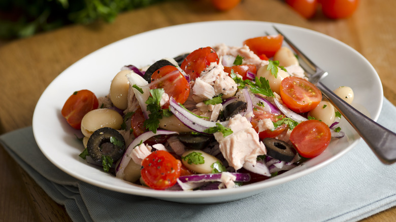 salad with butter beans tomato tuna and olives