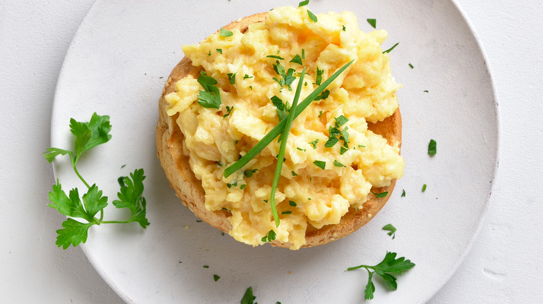 Scrambled eggs with herbs on bagel