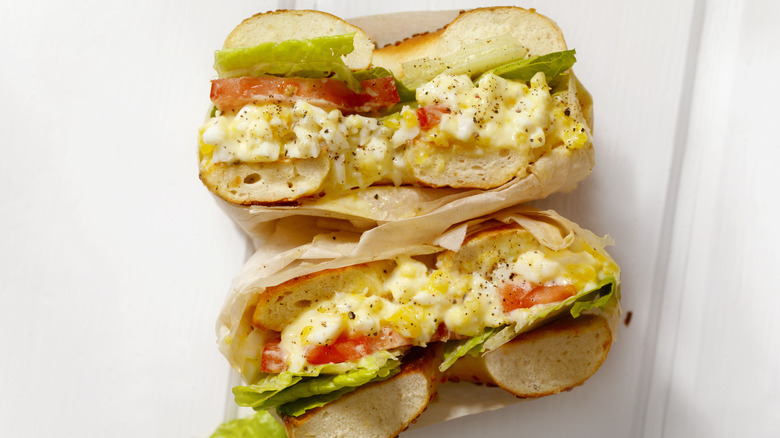 Egg bagel sandwich