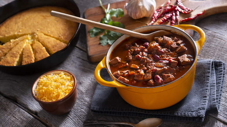 Chili with cornbread