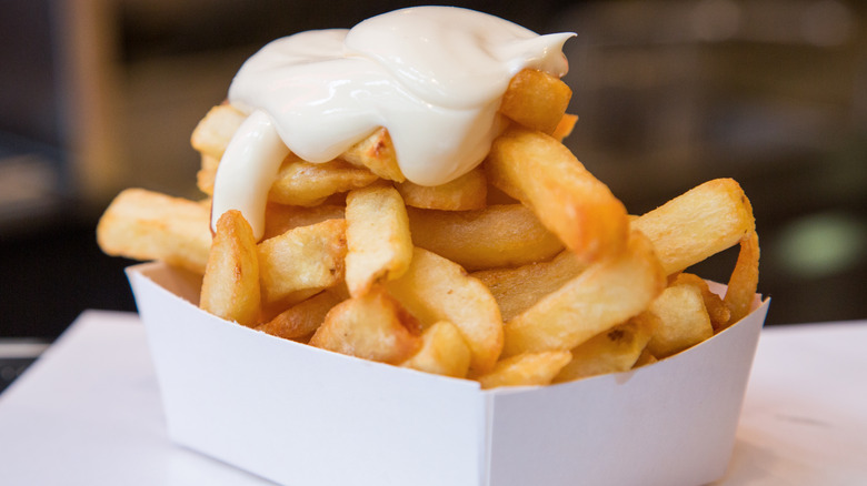 Fries with mayo