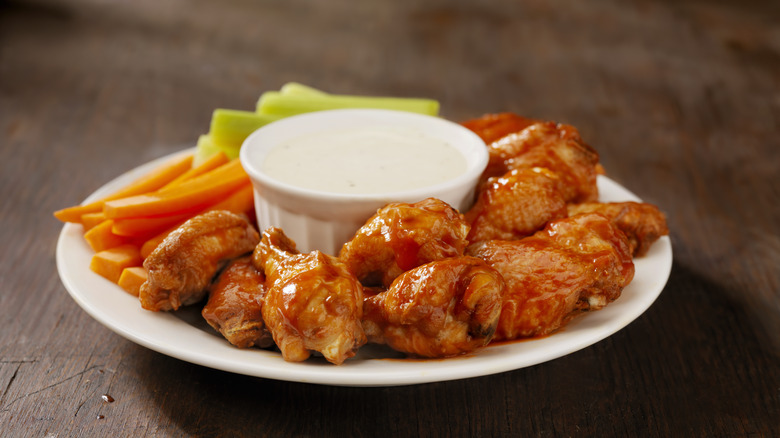 Chicken wings with sauce