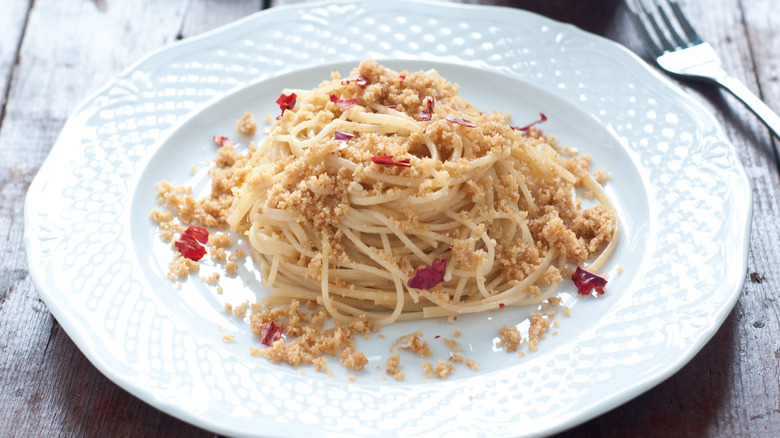 spaghetti with bread crumbs