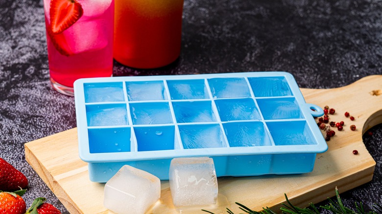 Ice cube tray