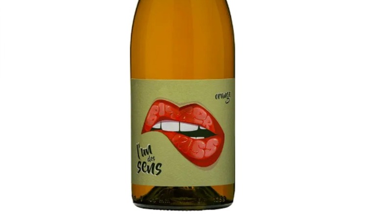 bottle of L'un des Sens Orange Wine showing label with bitten lip