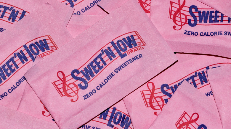 packets of sweet n low