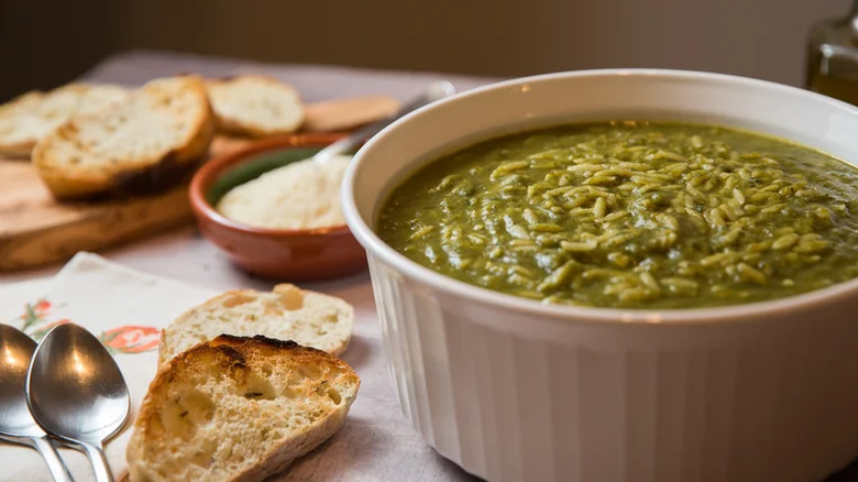 Bowl of Italian green soup with pastina