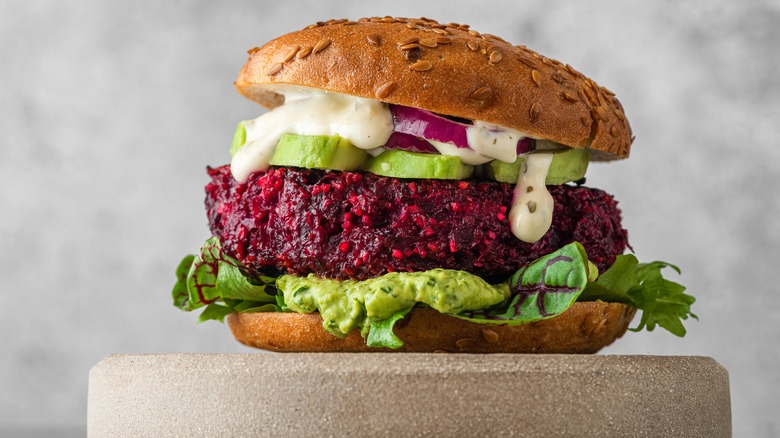 Beet veggie burger with veggies