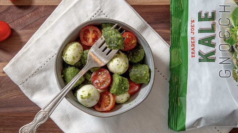 Kale gnocchi bowl with tomatoes