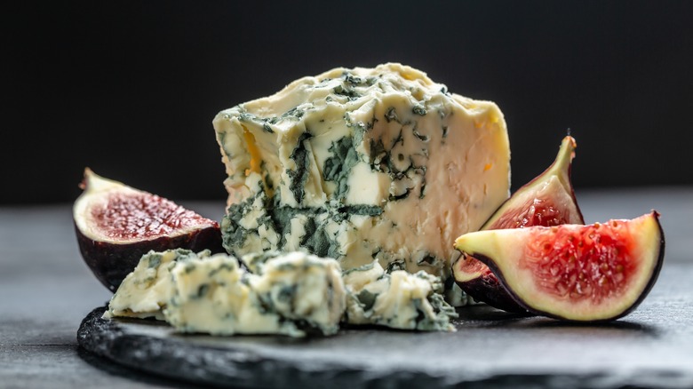 blue cheese with fresh figs