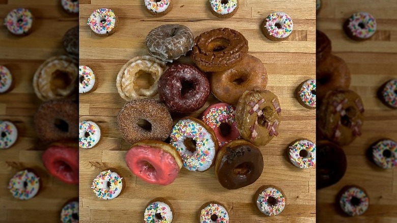 donuts in a pile