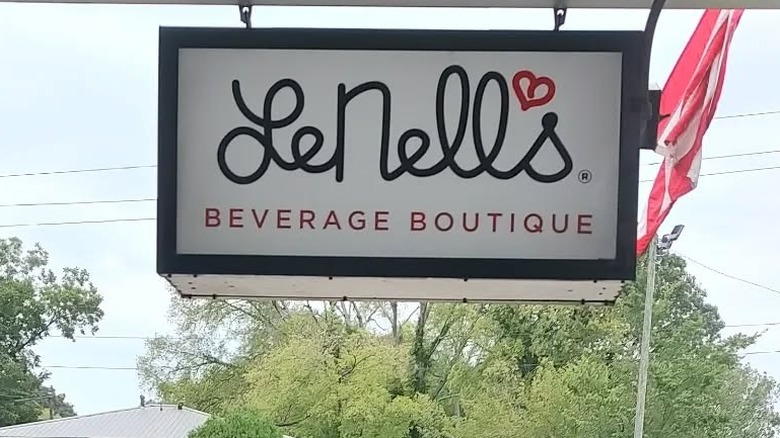 LeNell's Beverage Boutique outdoor sign