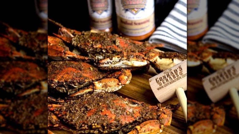 Seasoned crabs with wooden mallet