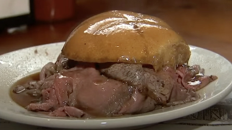 Roast beef sandwich on plate