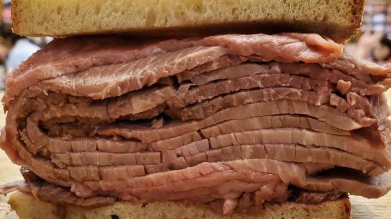 roast beef sandwich on rye