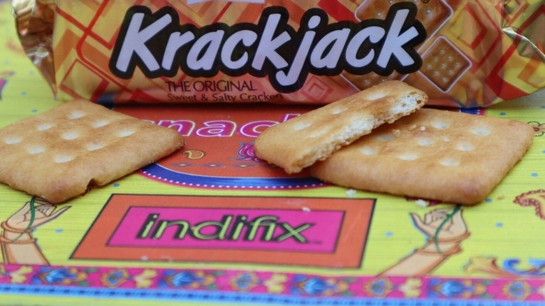 IndiFix snack box crackers