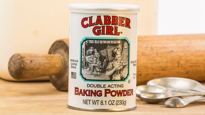 Baking powder container